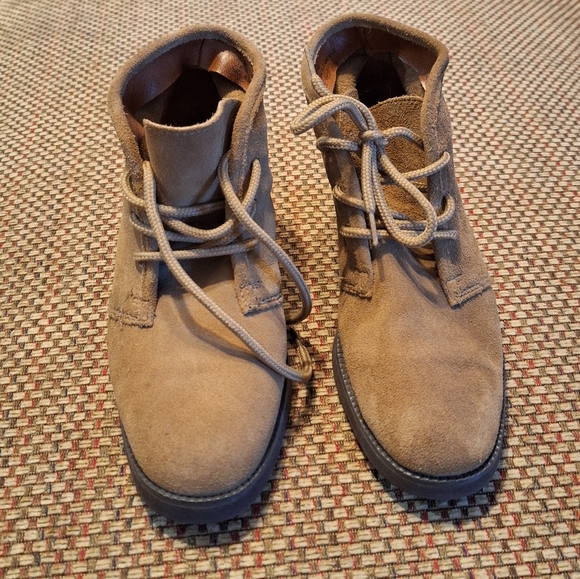 Maine Woods Shoes - Maine Woods Women's Tan Lace Up Suede Ankle Boots